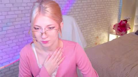 Snapshot of alicedews chatting on February 22, 1:31 pm alice online show from February 22, 1:31 pm