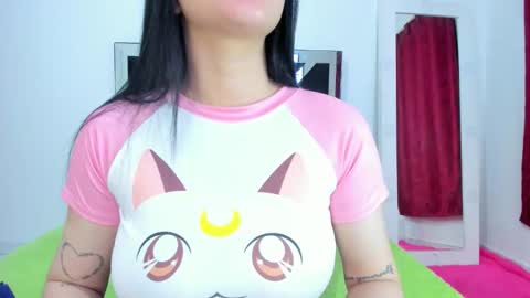 Snapshot of alicee20 chatting on December 18, 5:35 am alicee20 online show from December 18, 5:35 am