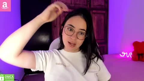 Snapshot of alicee_2 chatting on July 1, 9:36 pm Aliceee .. 97YP9VWGZHrefnav wishlist lists 1 online show from July 1, 9:36 pm
