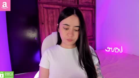 Snapshot of alicee_2 chatting on July 22, 8:44 pm Aliceee .. 97YP9VWGZHrefnav wishlist lists 1 online show from July 22, 8:44 pm