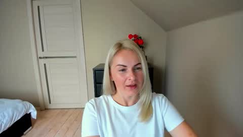 Alicee online show from October 6, 9:40 am
