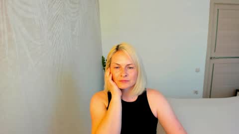 Snapshot of alicee__grace chatting on May 18, 8:53 am Alicee online show from May 18, 8:53 am