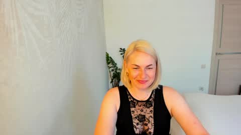 Snapshot of alicee__grace chatting on May 29, 8:01 am Alicee online show from May 29, 8:01 am
