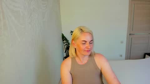 Snapshot of alicee__grace chatting on June 3, 2:33 pm Alicee online show from June 3, 2:33 pm