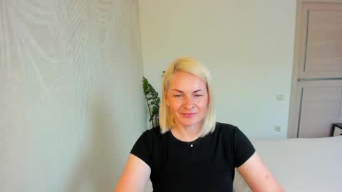 Snapshot of alicee__grace chatting on June 5, 8:53 am Alicee online show from June 5, 8:53 am