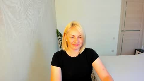 Snapshot of alicee__grace chatting on June 12, 9:52 am Alicee online show from June 12, 9:52 am