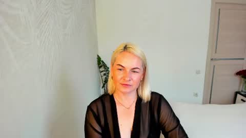Snapshot of alicee__grace chatting on June 14, 10:06 am Alicee online show from June 14, 10:06 am