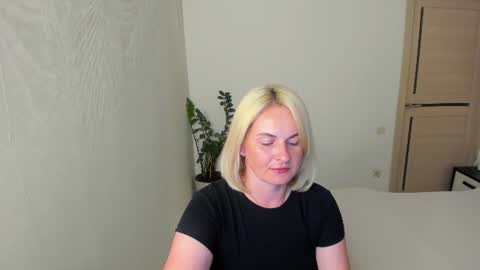 Snapshot of alicee__grace chatting on June 20, 5:49 pm Alicee online show from June 20, 5:49 pm