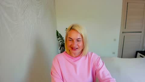 Snapshot of alicee__grace chatting on June 21, 8:28 am Alicee online show from June 21, 8:28 am