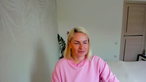 Snapshot of alicee__grace chatting on June 26, 9:03 am Alicee online show from June 26, 9:03 am