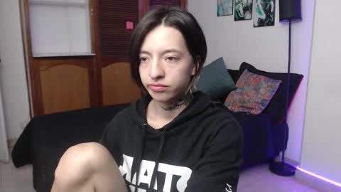 alicee_logan_ online show from October 18, 1:52 am