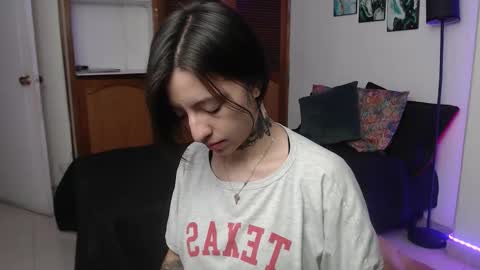 alicee_logan_ online show from November 4, 1:16 am