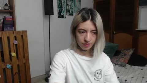 alicee_logan_ online show from June 18, 1:50 am