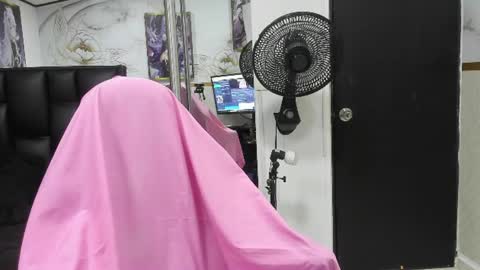 Snapshot of alicee_mature chatting on June 18, 7:51 pm alicee online show from June 18, 7:51 pm