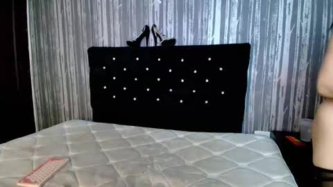 Snapshot of alicee_moonn chatting on February 2, 8:07 pm alicee_moonn online show from February 2, 8:07 pm