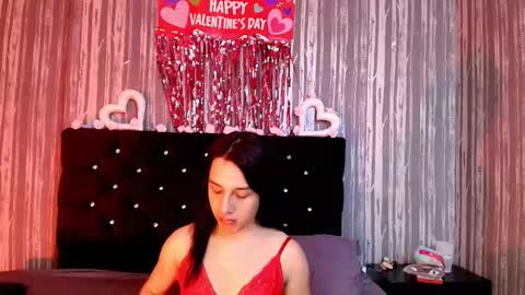 Snapshot of alicee_moonn chatting on February 12, 8:15 pm alicee_moonn online show from February 12, 8:15 pm