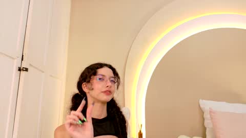 Snapshot of alicee_rodriguez chatting on February 16, 4:21 pm alice online show from February 16, 4:21 pm