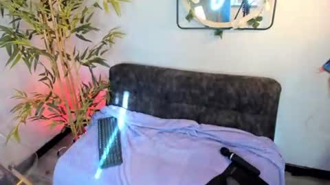 Snapshot of alicee_vixen chatting on June 11, 12:36 pm Alice online show from June 11, 12:36 pm