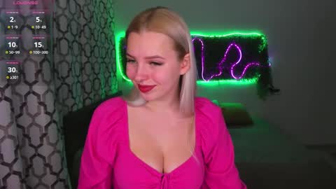 Snapshot of alicefreman chatting on December 30, 10:21 am Alice online show from December 30, 10:21 am