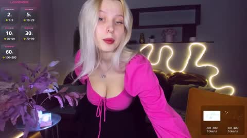 Snapshot of alicefreman chatting on February 14, 1:29 pm Alice online show from February 14, 1:29 pm