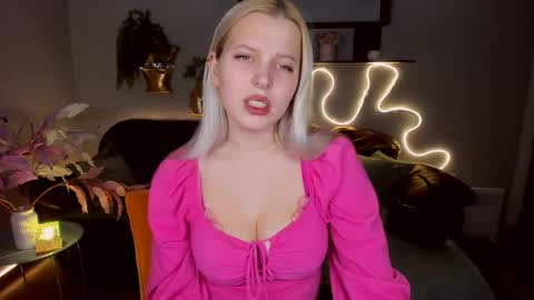 Snapshot of alicefreman chatting on February 17, 10:07 am Alice online show from February 17, 10:07 am