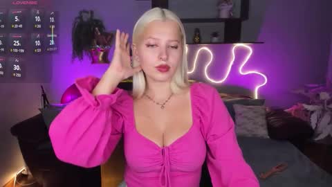 Snapshot of alicefreman chatting on September 19, 11:55 am Alice online show from September 19, 11:55 am