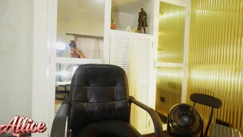 Snapshot of aliceglamour chatting on February 4, 7:09 pm Allice online show from February 4, 7:09 pm