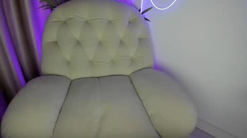 AliceLevine online show from November 11, 5:07 am