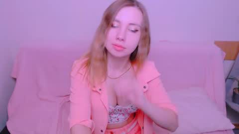 Snapshot of alicemias_ chatting on June 8, 9:42 am Alice online show from June 8, 9:42 am
