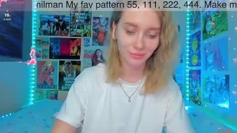 Snapshot of alicemilman chatting on December 17, 2:22 pm Alice online show from December 17, 2:22 pm