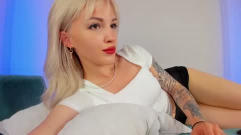 Snapshot of alicemonro chatting on July 12, 1:51 am alicemonro online show from July 12, 1:51 am
