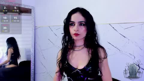 alicenoir_ online show from December 17, 8:43 pm