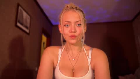 aliceoceaneyes online show from September 23, 4:43 pm