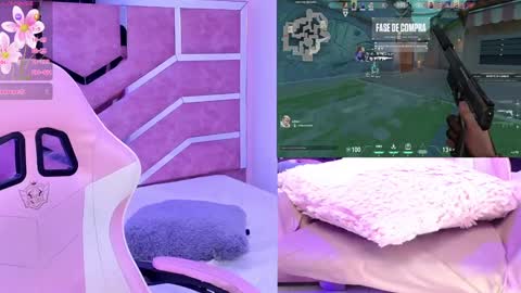 Snapshot of aliceroys chatting on December 4, 4:27 pm Alice online show from December 4, 4:27 pm