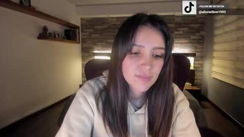 Snapshot of alicewillow chatting on September 10, 11:38 pm Alice online show from September 10, 11:38 pm
