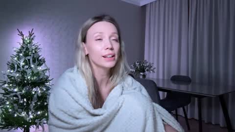 Snapshot of alicewonders_ chatting on December 29, 10:36 pm Alice online show from December 29, 10:36 pm