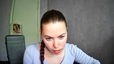 Snapshot of alicexfresh chatting on May 13, 6:33 am AlicexFresh online show from May 13, 6:33 am