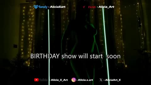 Alicia online show from April 25, 2:14 pm