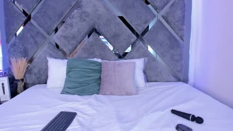 Alice  online show from January 23, 2:39 pm