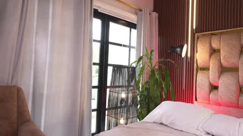 Alicia Lang online show from March 4, 8:04 pm