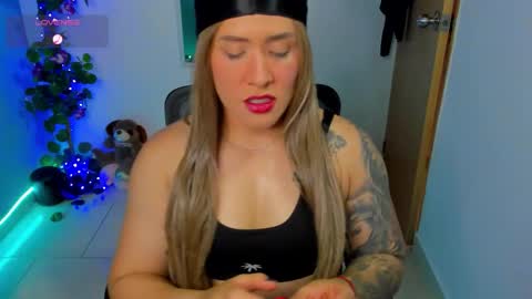 Snapshot of aliciaballard chatting on October 9, 8:40 pm Jennyfer online show from October 9, 8:40 pm