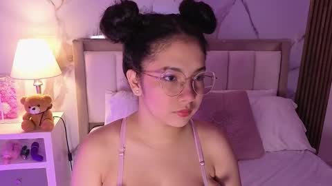 Snapshot of alicialevy chatting on February 12, 12:00 pm LUNA online show from February 12, 12:00 pm