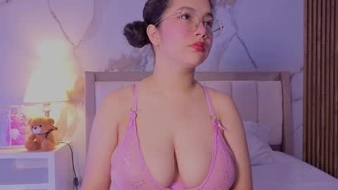 Snapshot of alicialevy chatting on March 19, 11:47 am LUNA online show from March 19, 11:47 am