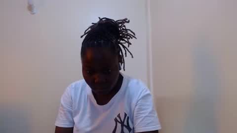 Snapshot of alicialust1 chatting on February 18, 1:00 pm alicialust1 online show from February 18, 1:00 pm