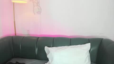 Snapshot of aliciawhite_nt chatting on February 11, 1:05 pm Alicia online show from February 11, 1:05 pm