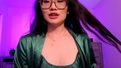Alicia Hebi online show from September 27, 5:07 pm