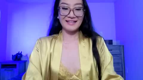 Alicia Hebi online show from October 6, 4:15 pm