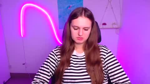 Snapshot of alicie_dream_ chatting on November 16, 6:41 am Alicie online show from November 16, 6:41 am