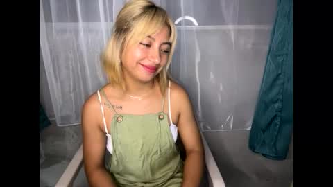 Snapshot of alicie_oconoor chatting on May 20, 4:07 am Karla Oconoor online show from May 20, 4:07 am