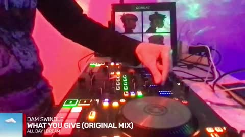 Snapshot of alien8720 chatting on November 3, 5:58 pm busco rockera online show from November 3, 5:58 pm